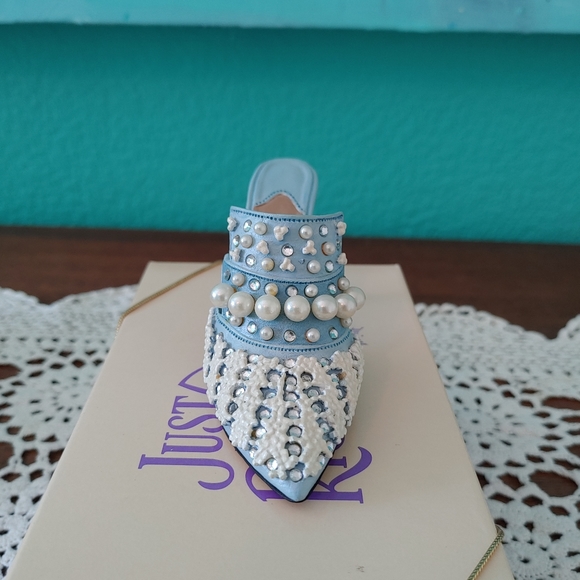 Just The Right Shoe Mini Collectible and Accessory - Picture 8 of 9